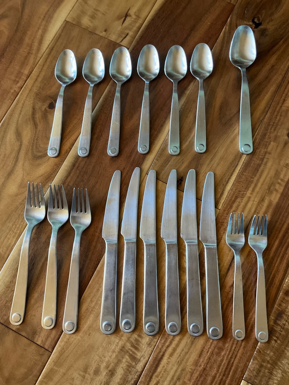 Gourmet Settings Taxi 18/8 Stainless Flatware Set of 18